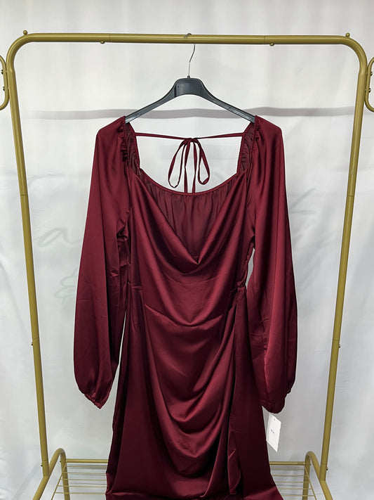 Vestito raso con scollo ad anello elasticizzato in vita