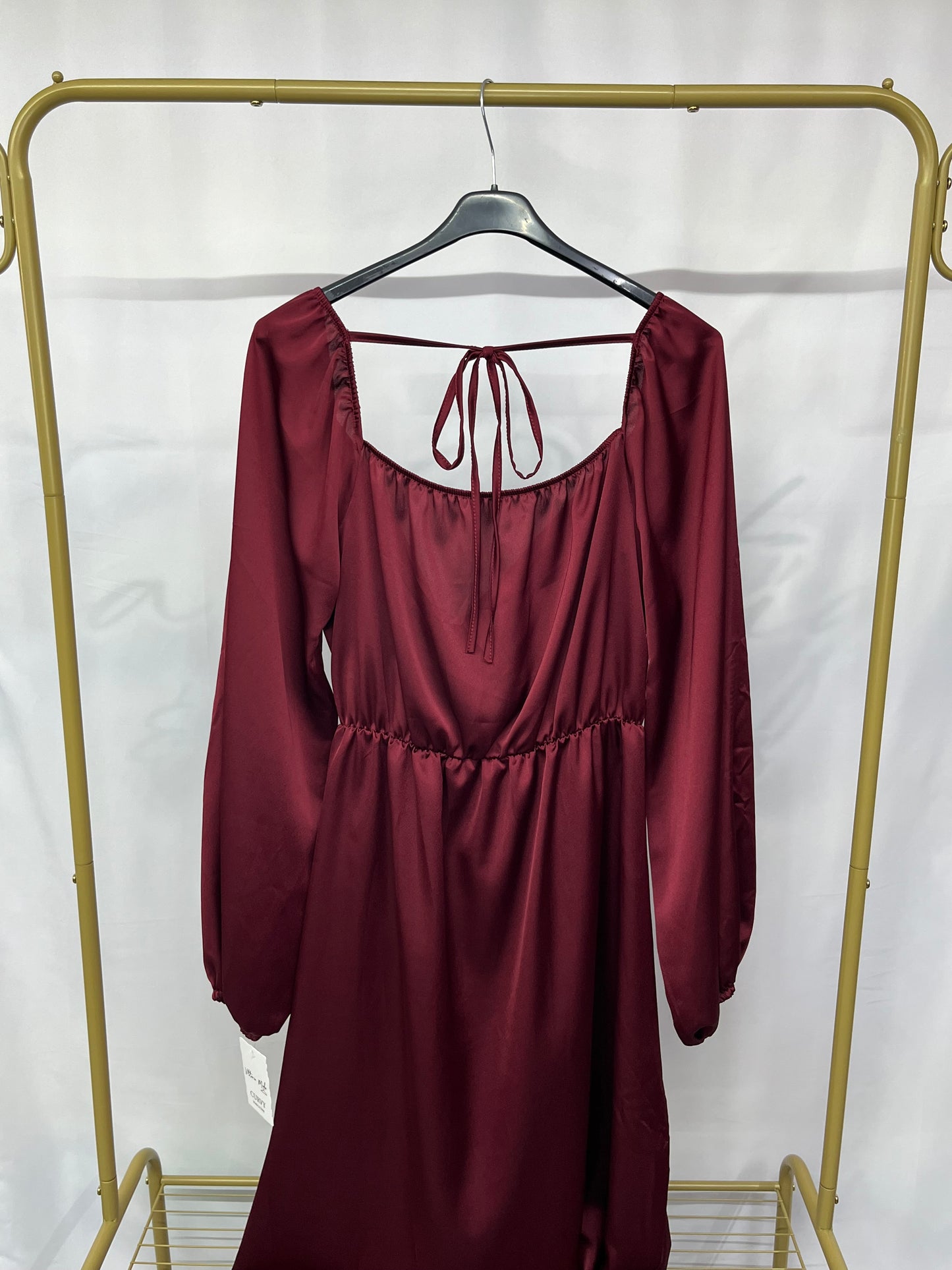 Vestito raso con scollo ad anello elasticizzato in vita