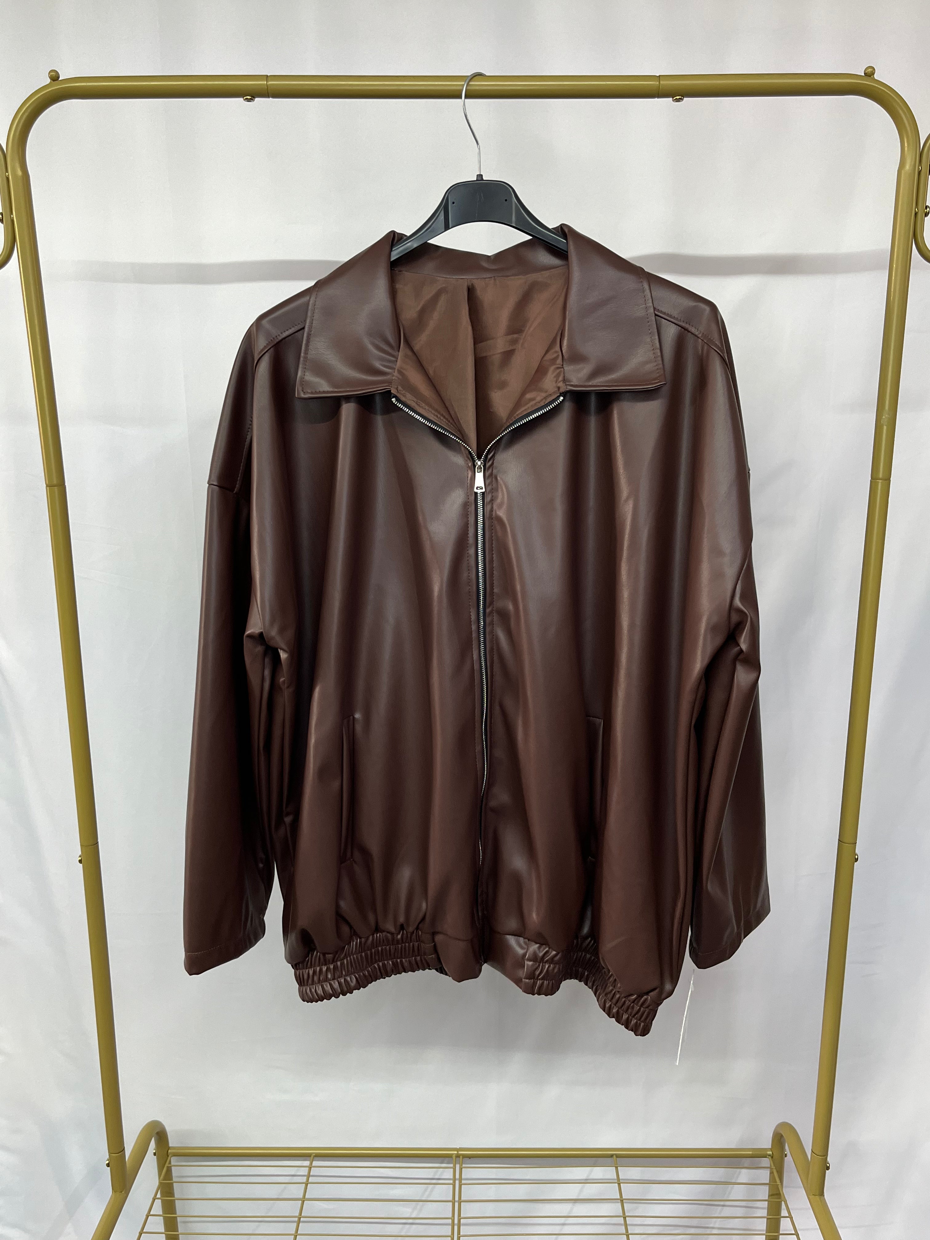 Giubbetto semplice eco pelle con colletto e tasche