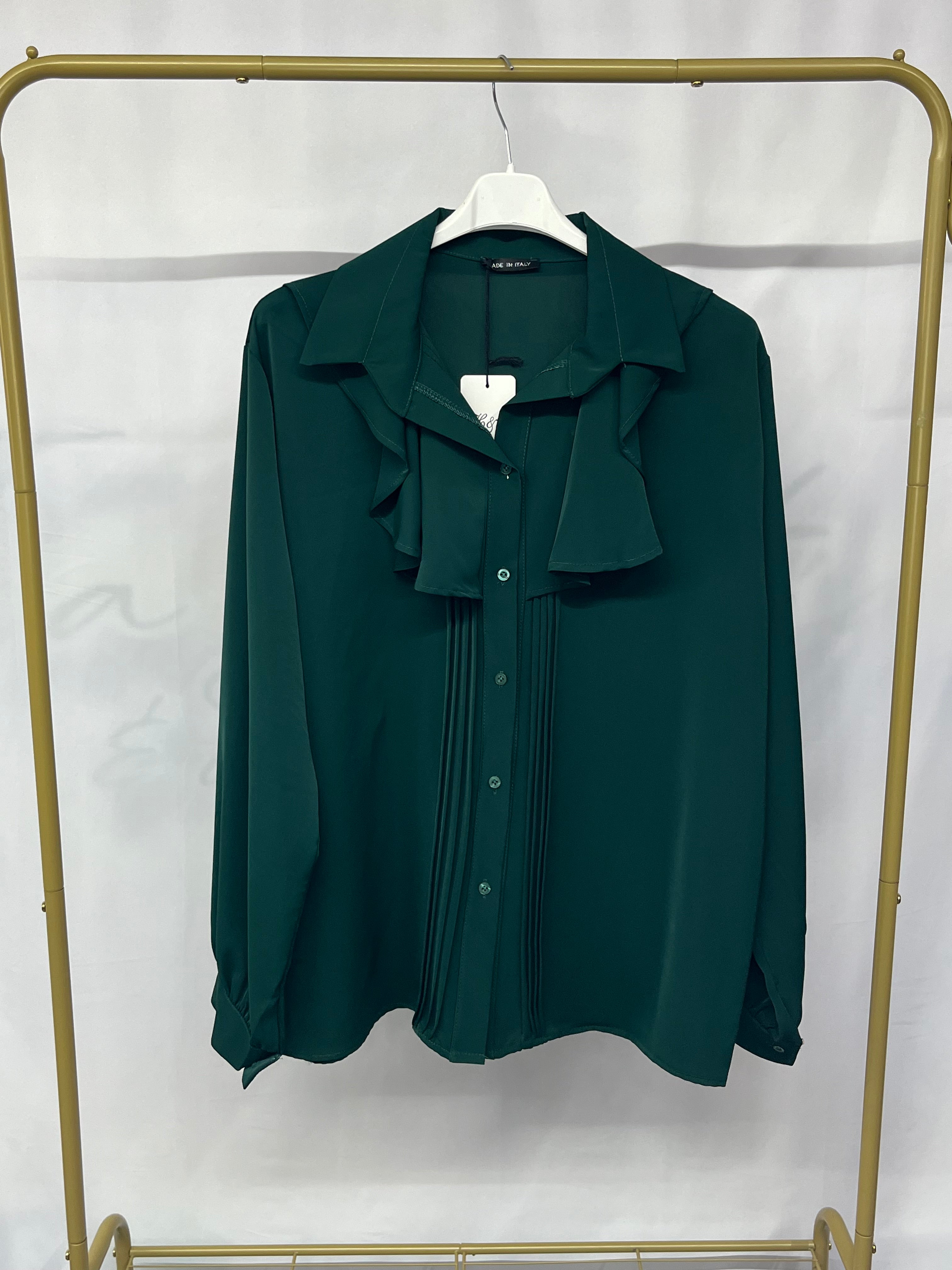 Camicia con scollatura particolare e dettaglio plissé