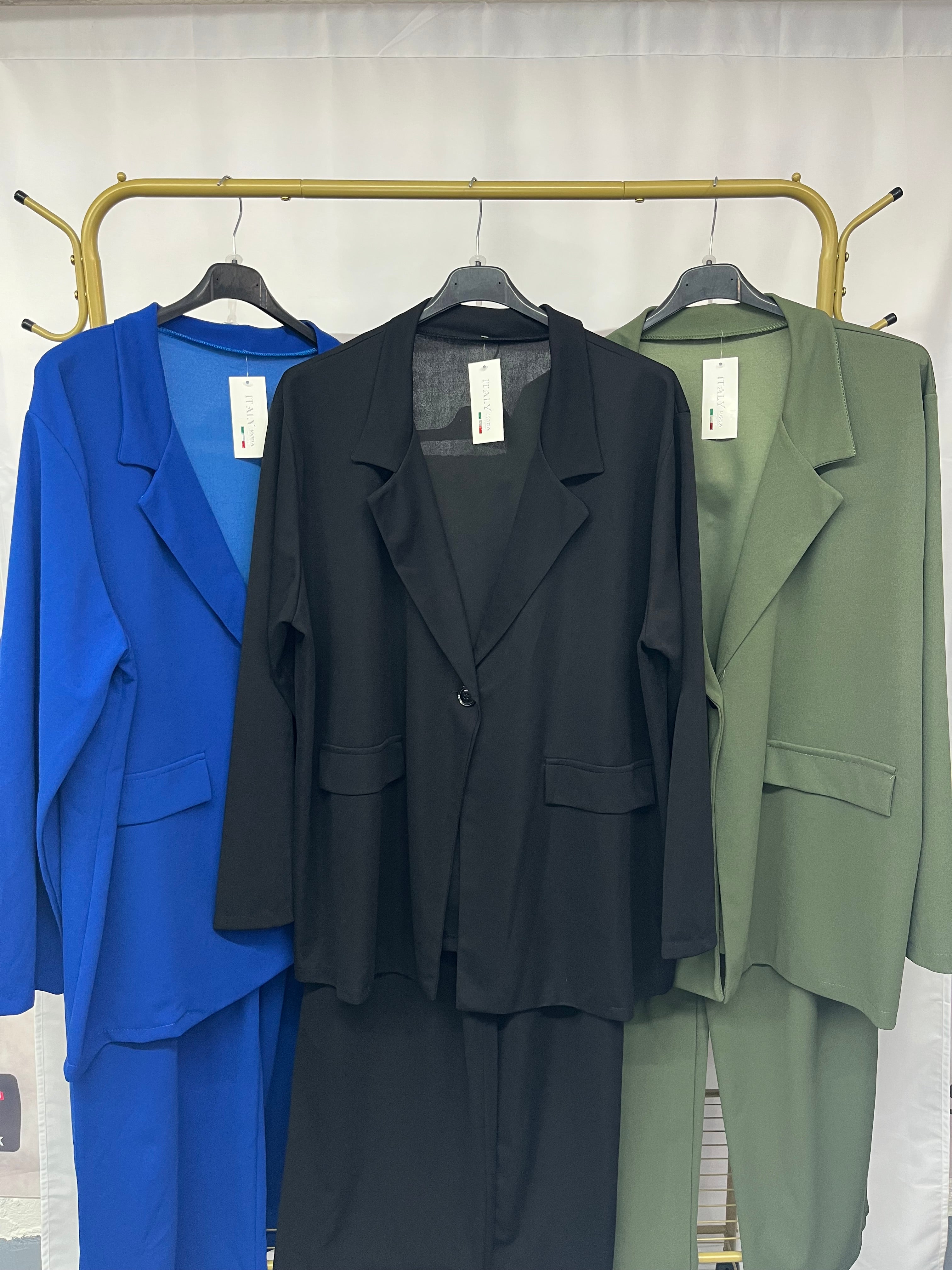Completo con giacca sfoderata e pantalone a palazzo