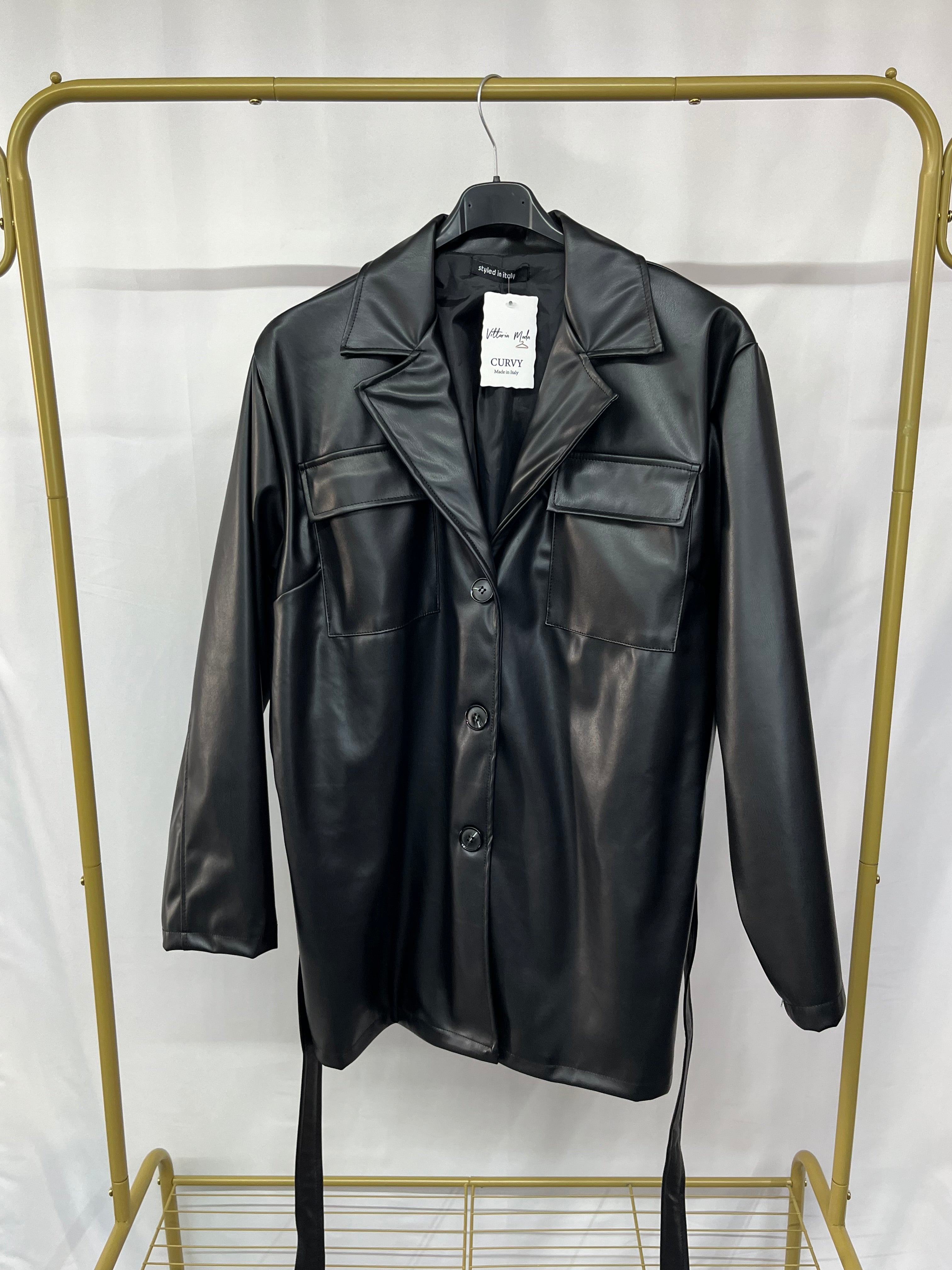 Giubbetto eco pelle stile trench con cintura in vita