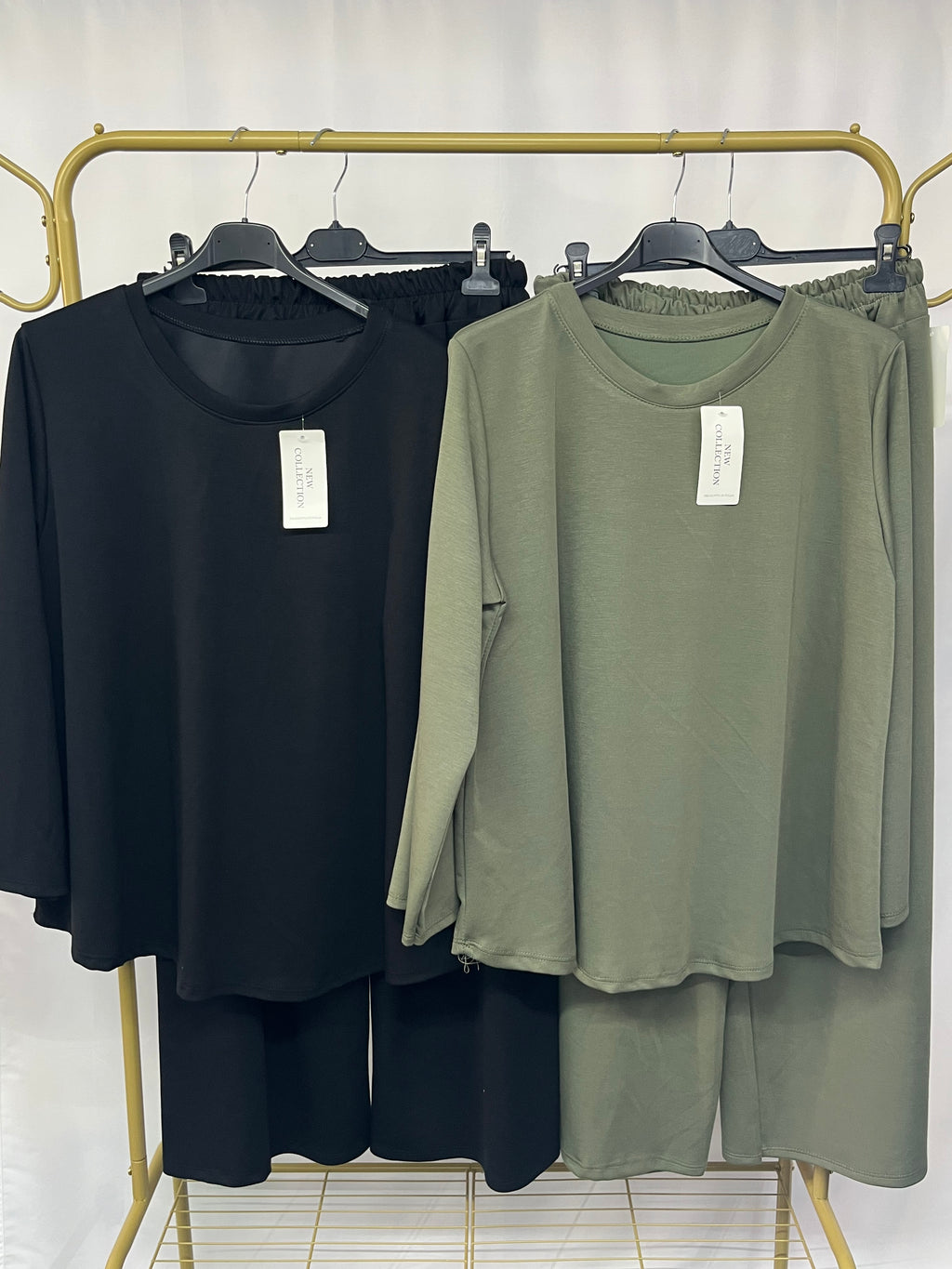 Tuta semplice con pantalone a palazzo