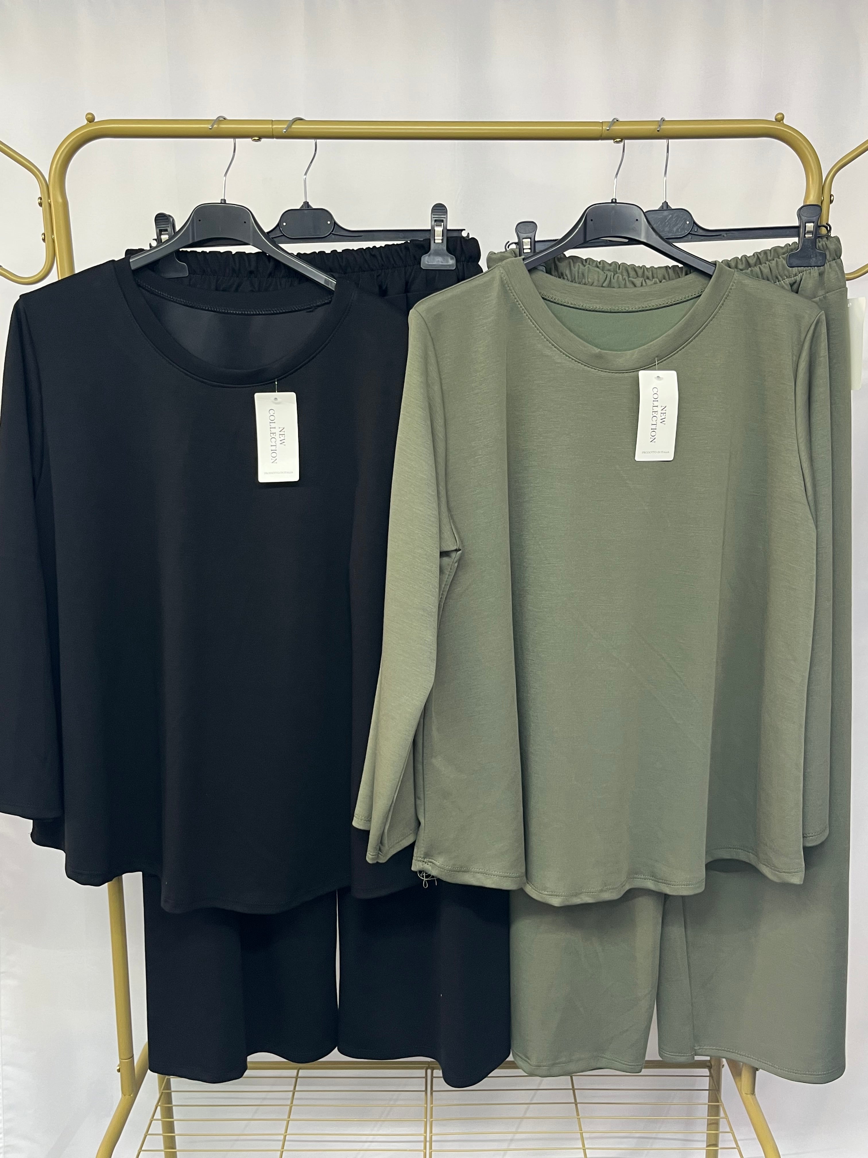 Tuta semplice con pantalone a palazzo