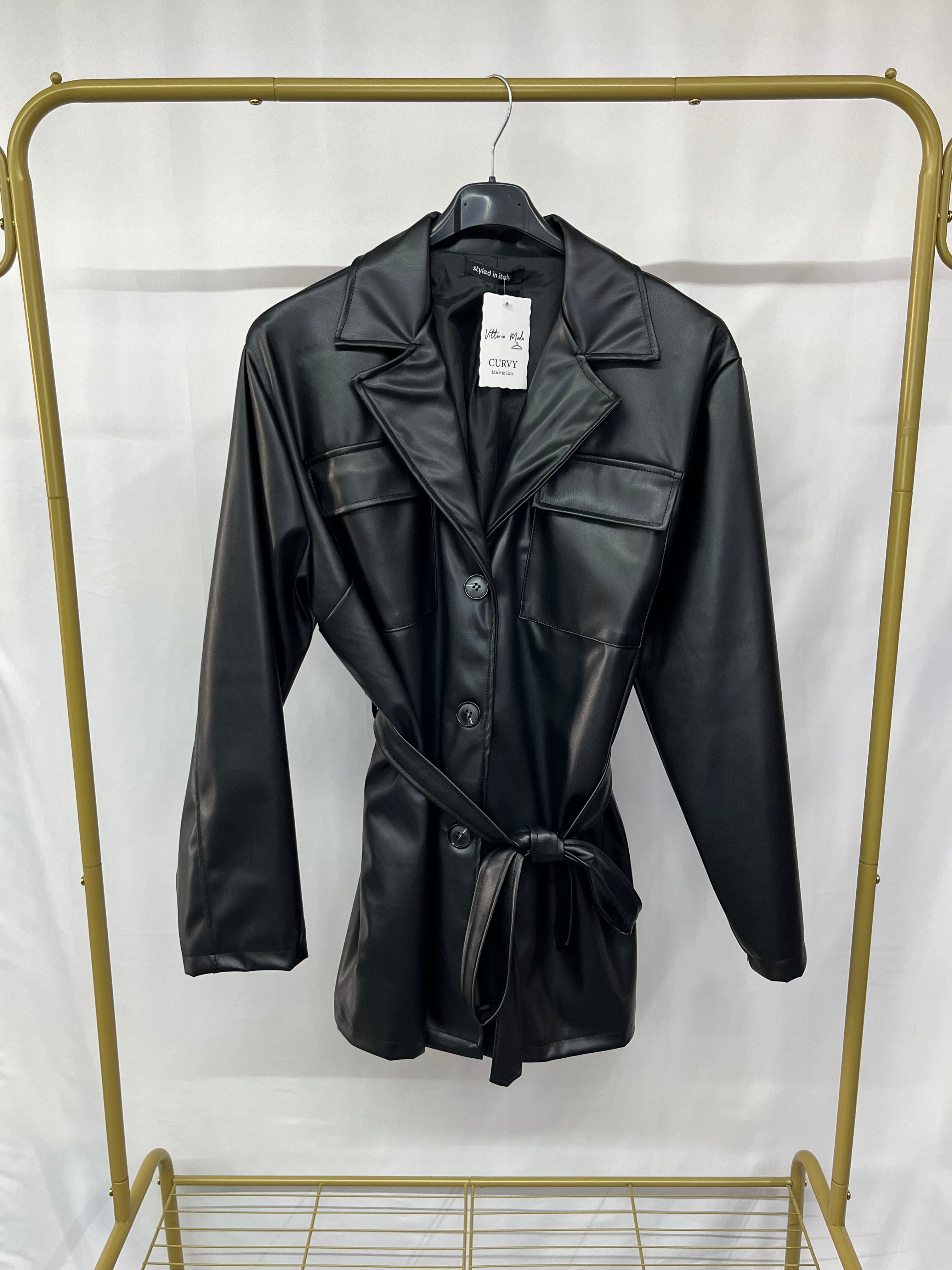 Giubbetto eco pelle stile trench con cintura in vita
