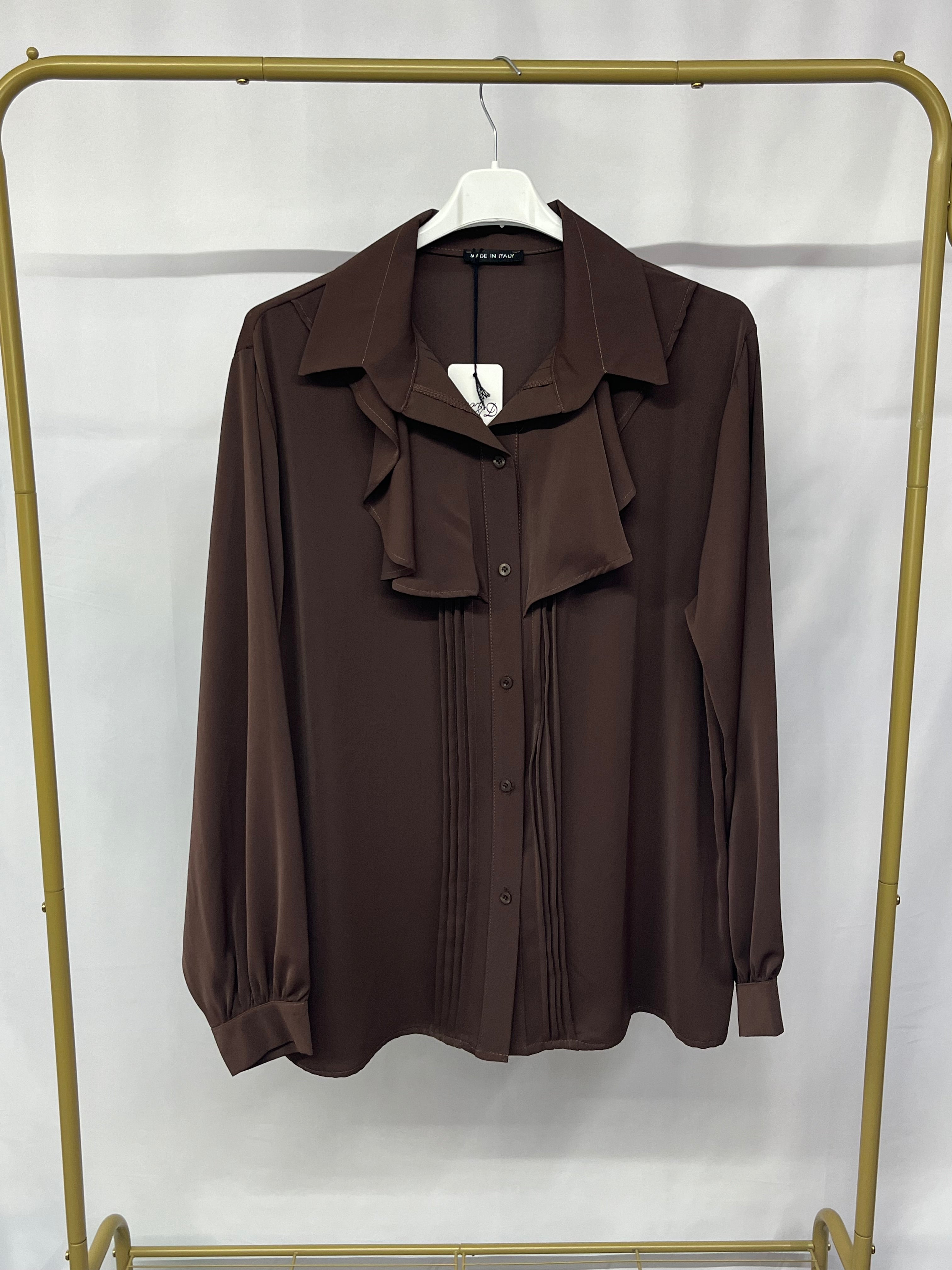 Camicia con scollatura particolare e dettaglio plissé