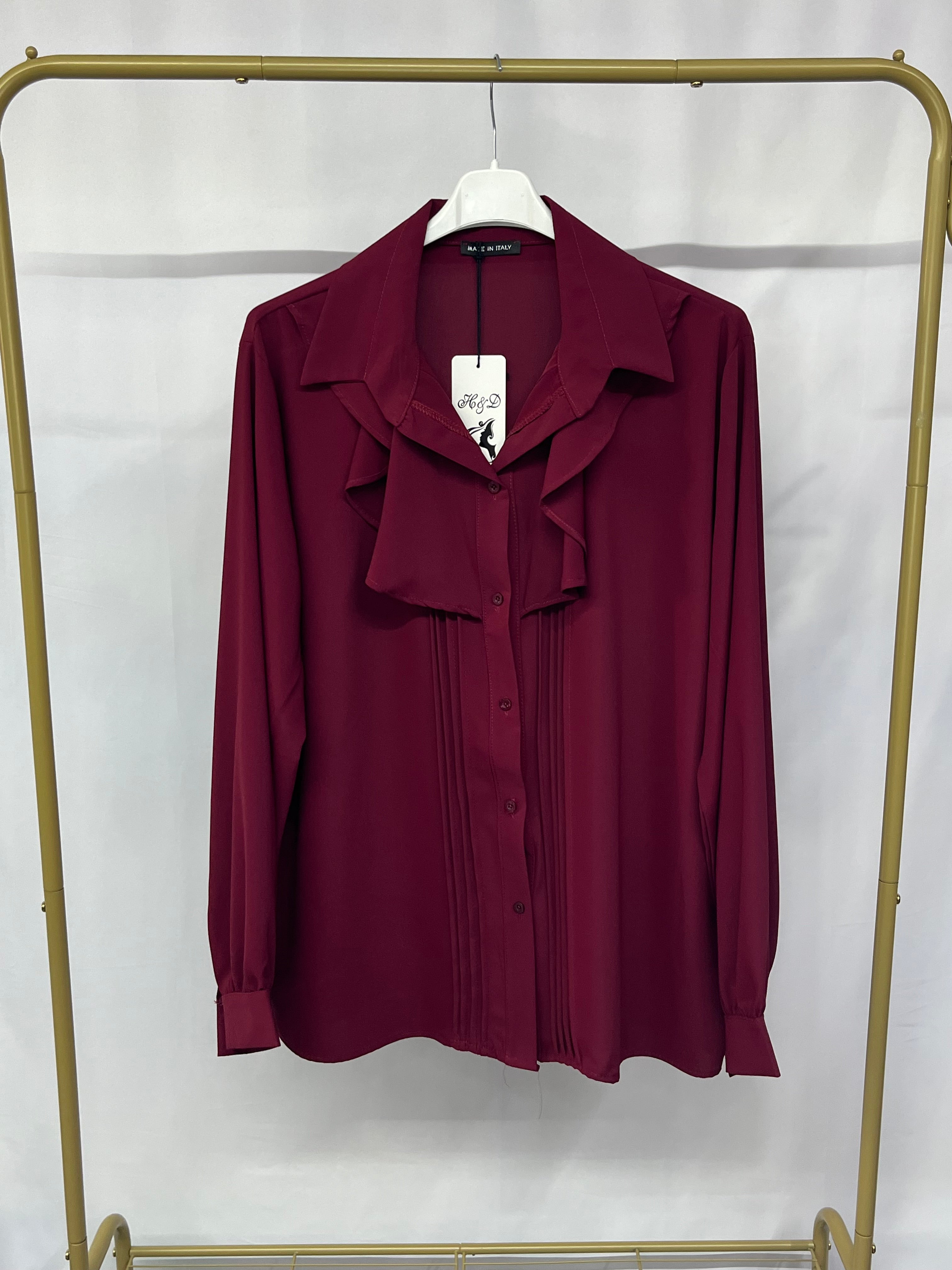 Camicia con scollatura particolare e dettaglio plissé
