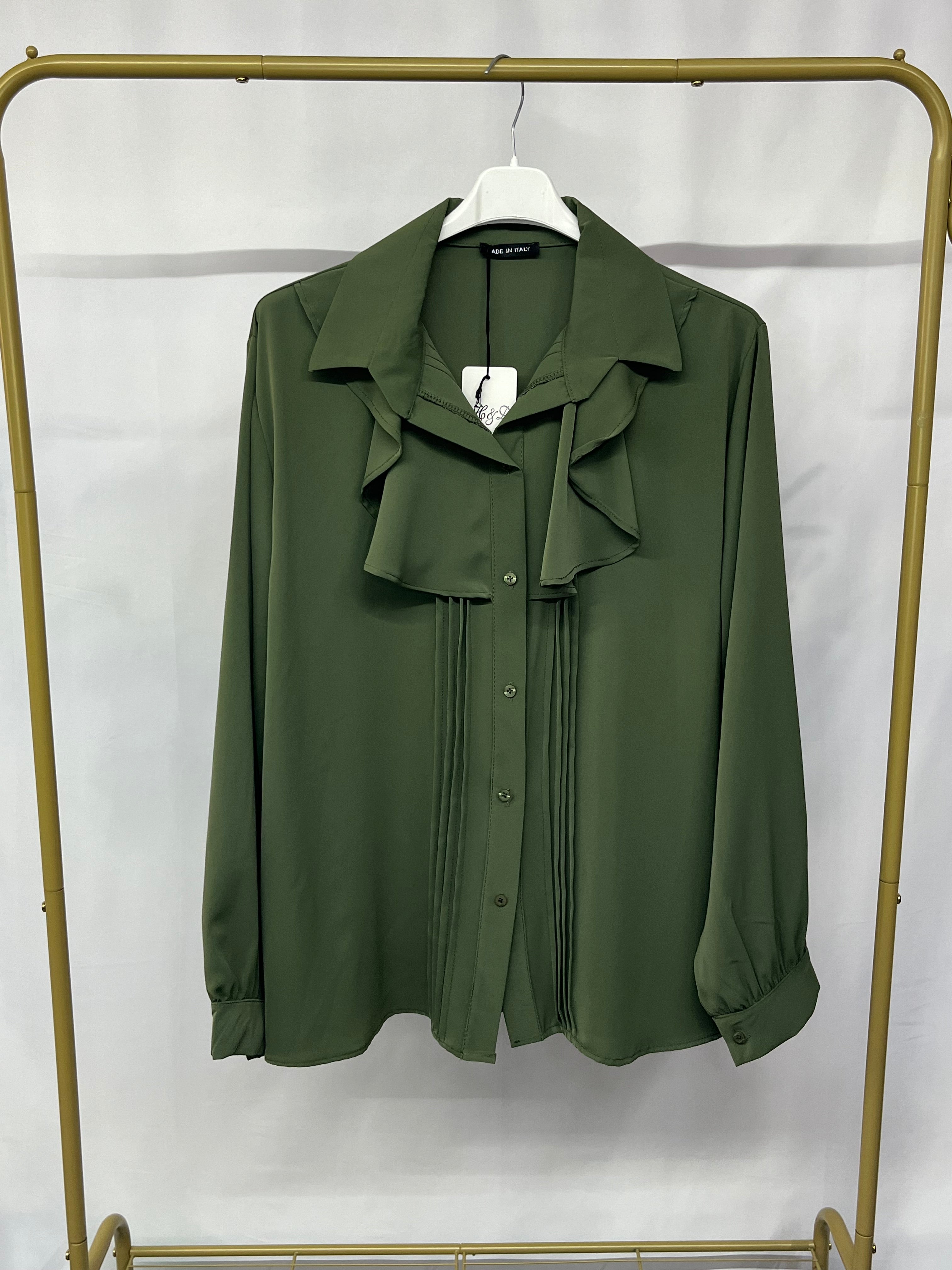 Camicia con scollatura particolare e dettaglio plissé