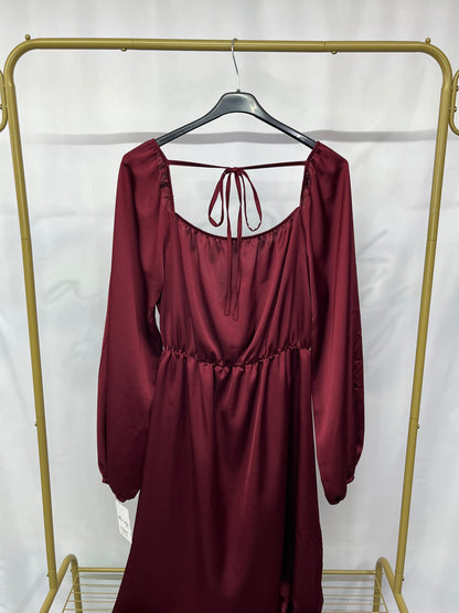 Vestito raso con scollo ad anello elasticizzato in vita