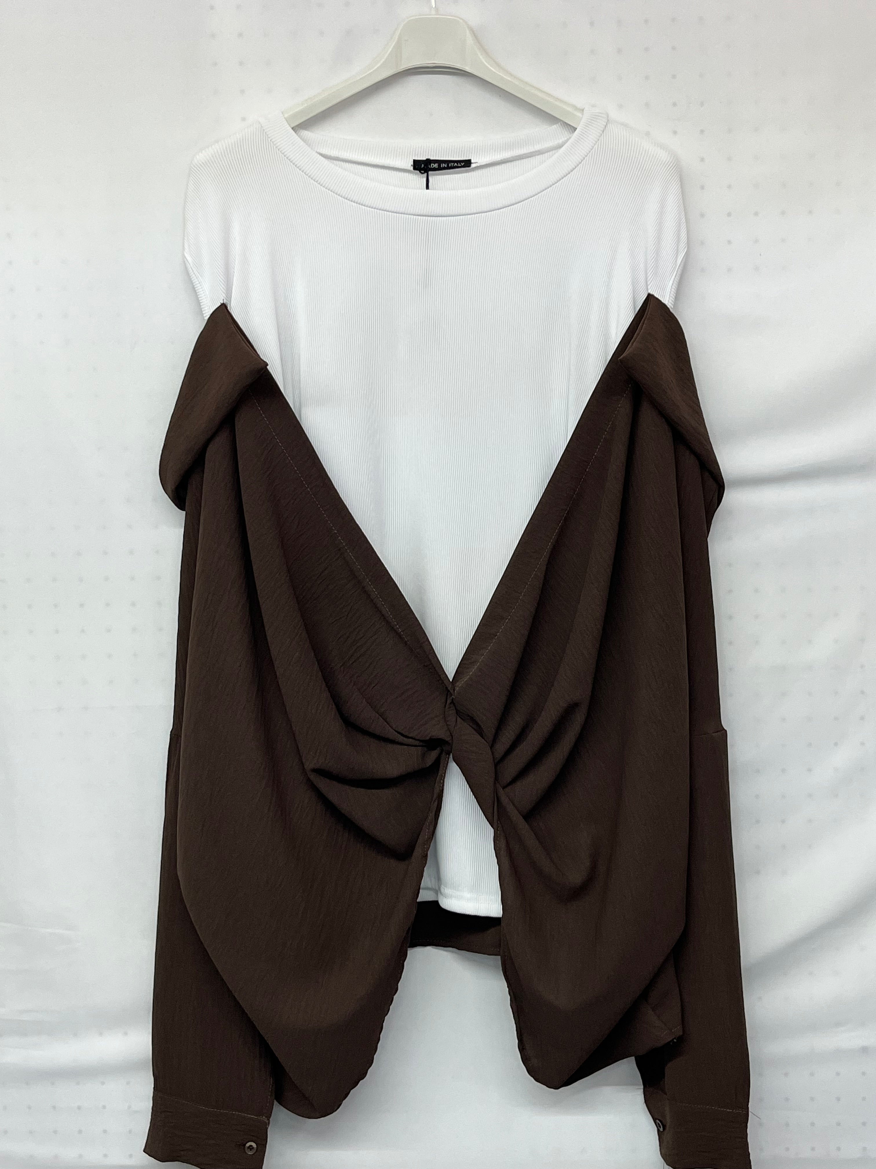 Maglietta con finta camicia ‘off the shoulder’