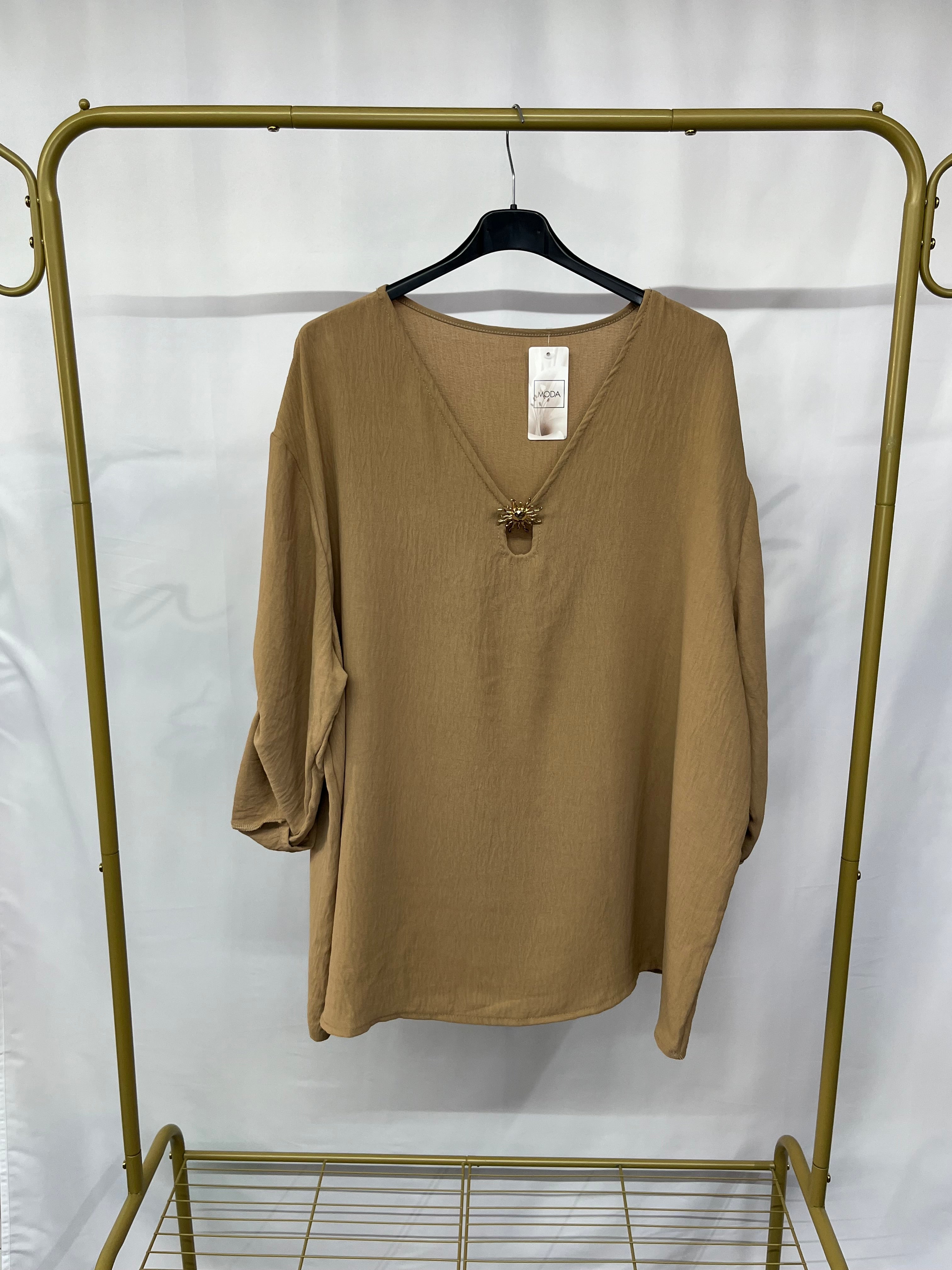 Camicia gioiello sole con scollo a V