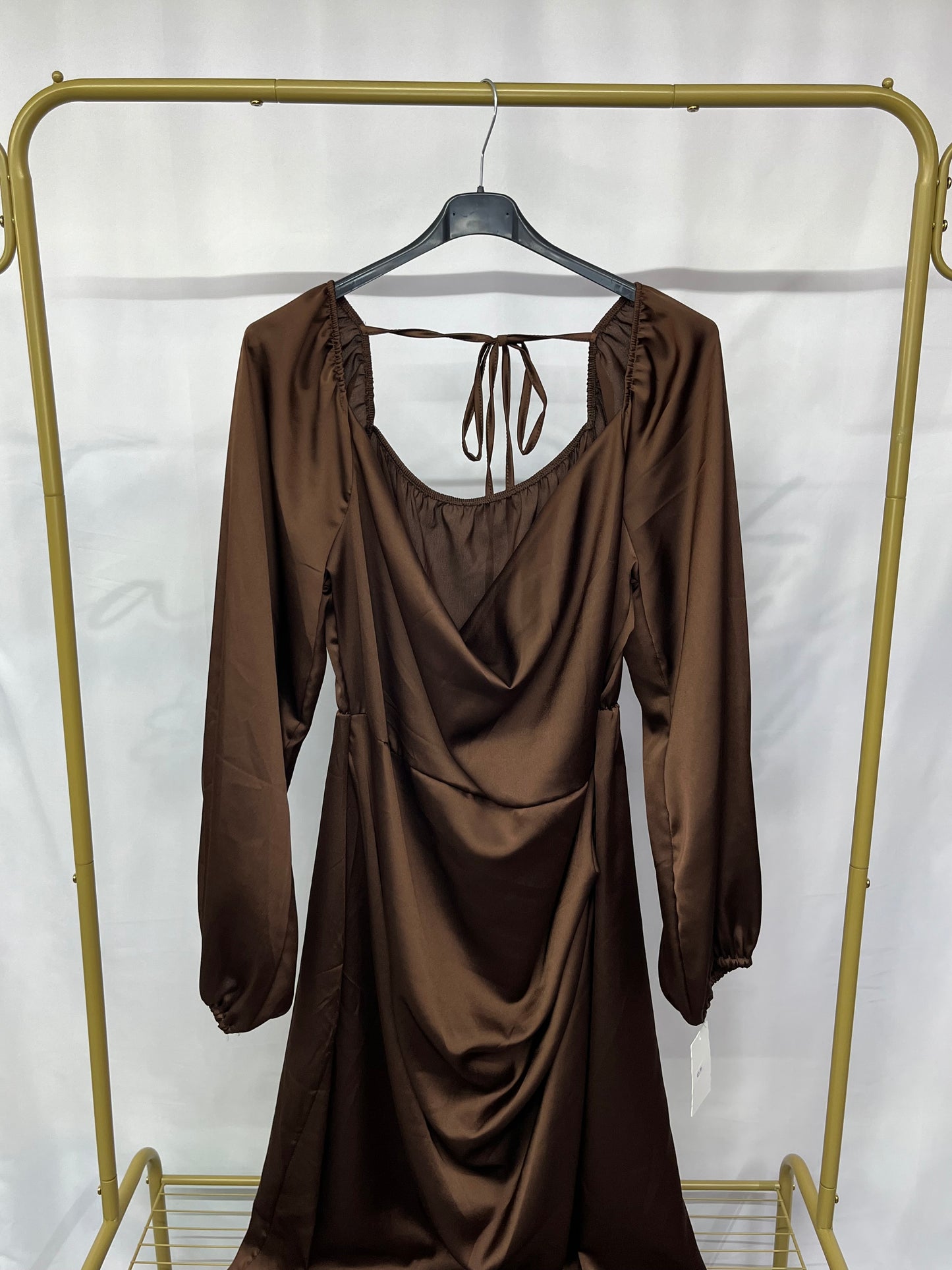 Vestito raso con scollo ad anello elasticizzato in vita