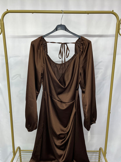 Vestito raso con scollo ad anello elasticizzato in vita