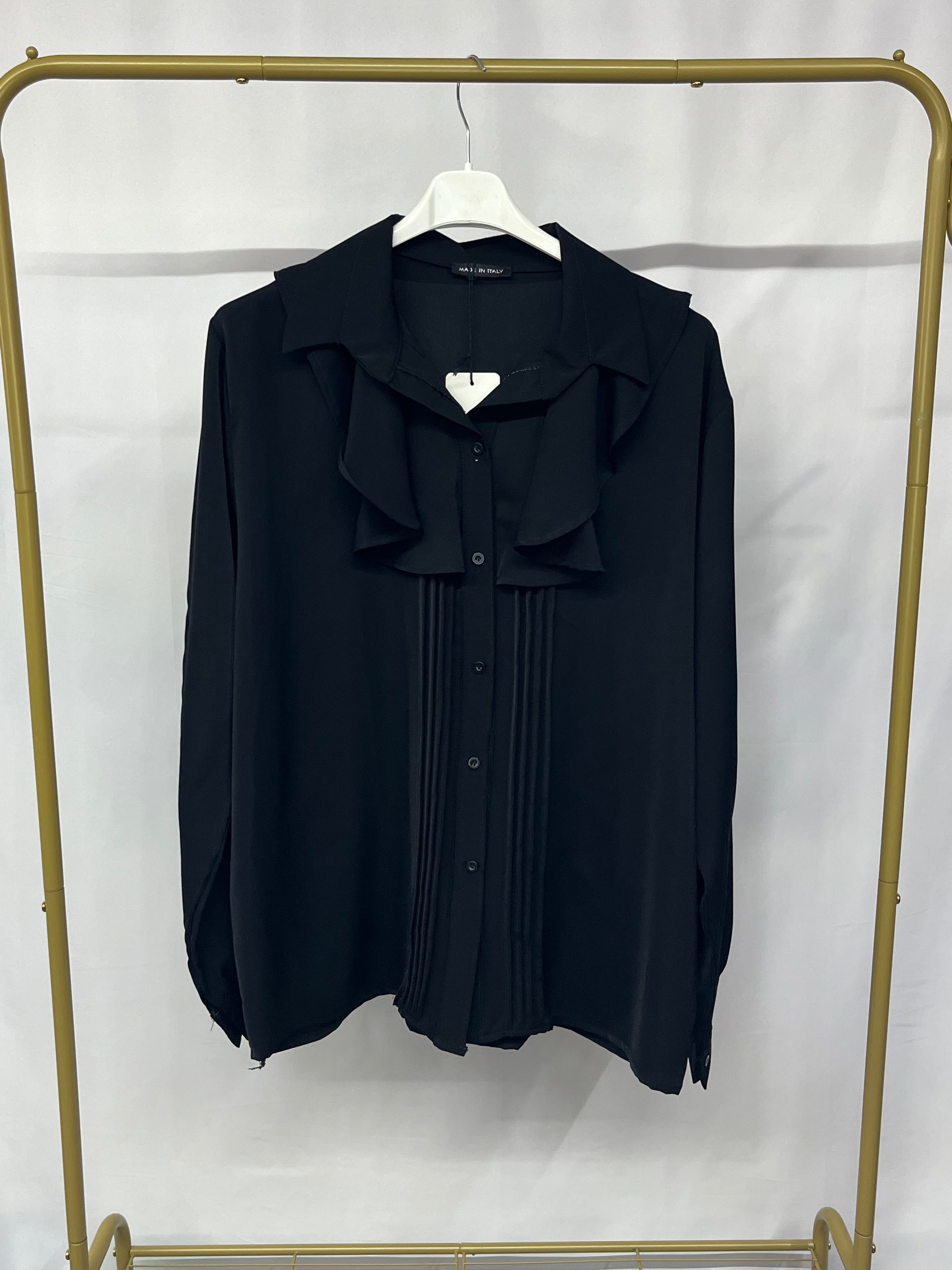 Camicia con scollatura particolare e dettaglio plissé