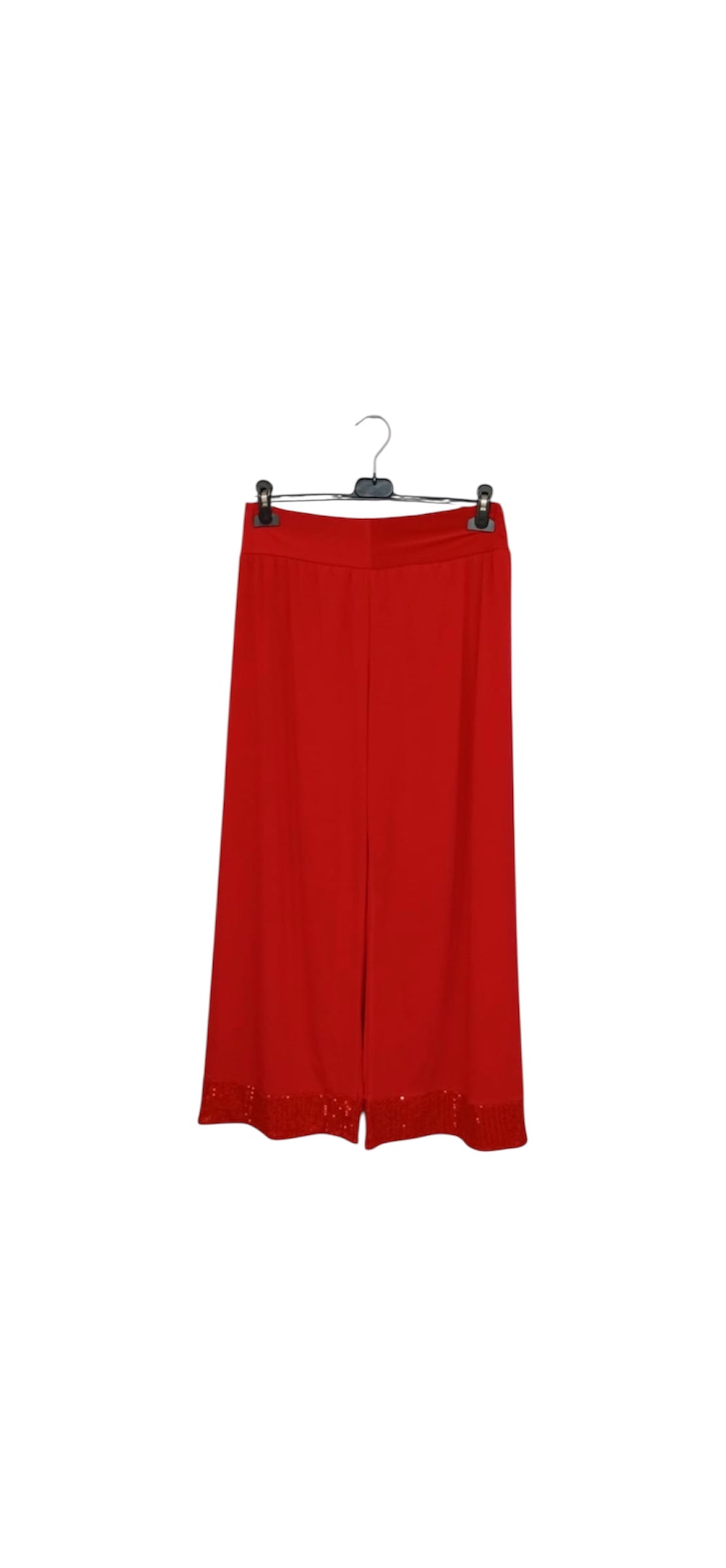 Completo con strass luccicanti sullo scollo maniche e bordi