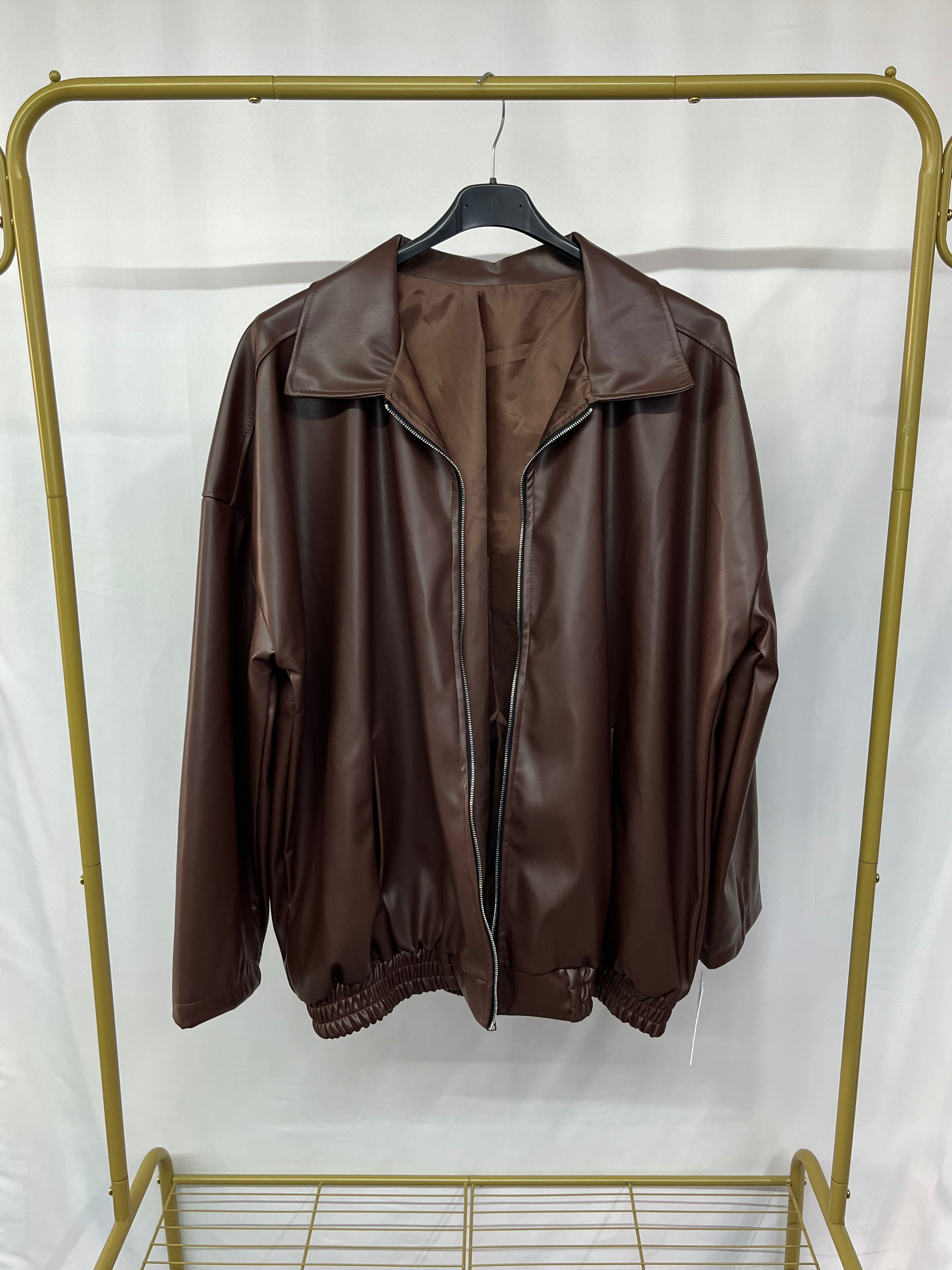 Giubbetto semplice eco pelle con colletto e tasche